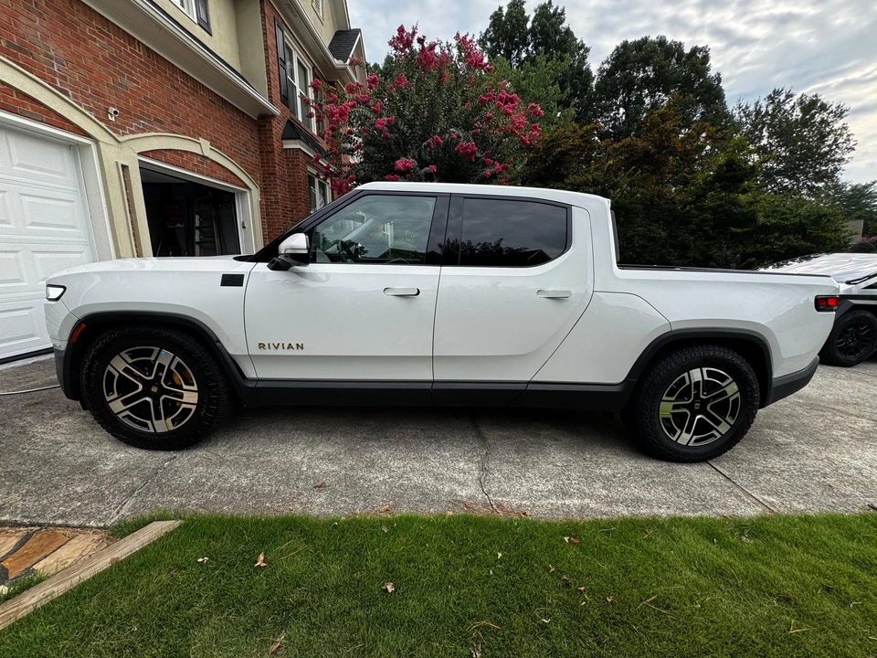 2023 Rivian R1T - Image 8 of 31