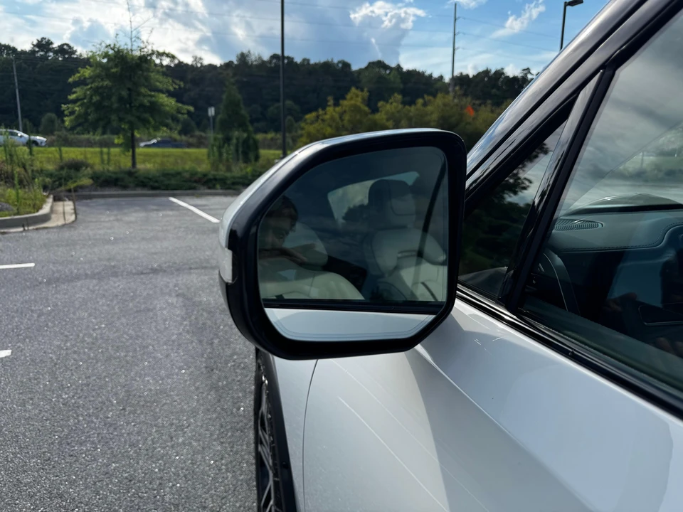 2023 Rivian R1T - Image 25 of 31