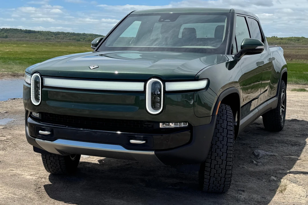2023 Rivian R1T - Image 2 of 31