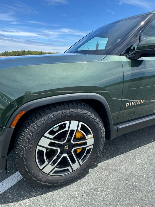 2023 Rivian R1T - Image 17 of 31