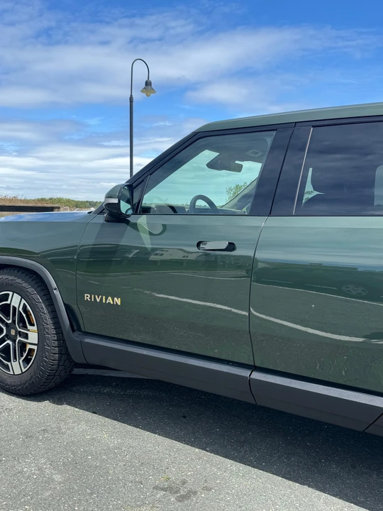 2023 Rivian R1T - Image 21 of 31
