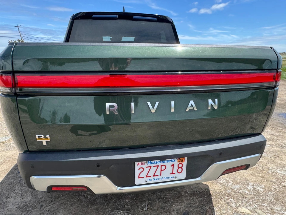 2023 Rivian R1T - Image 25 of 31