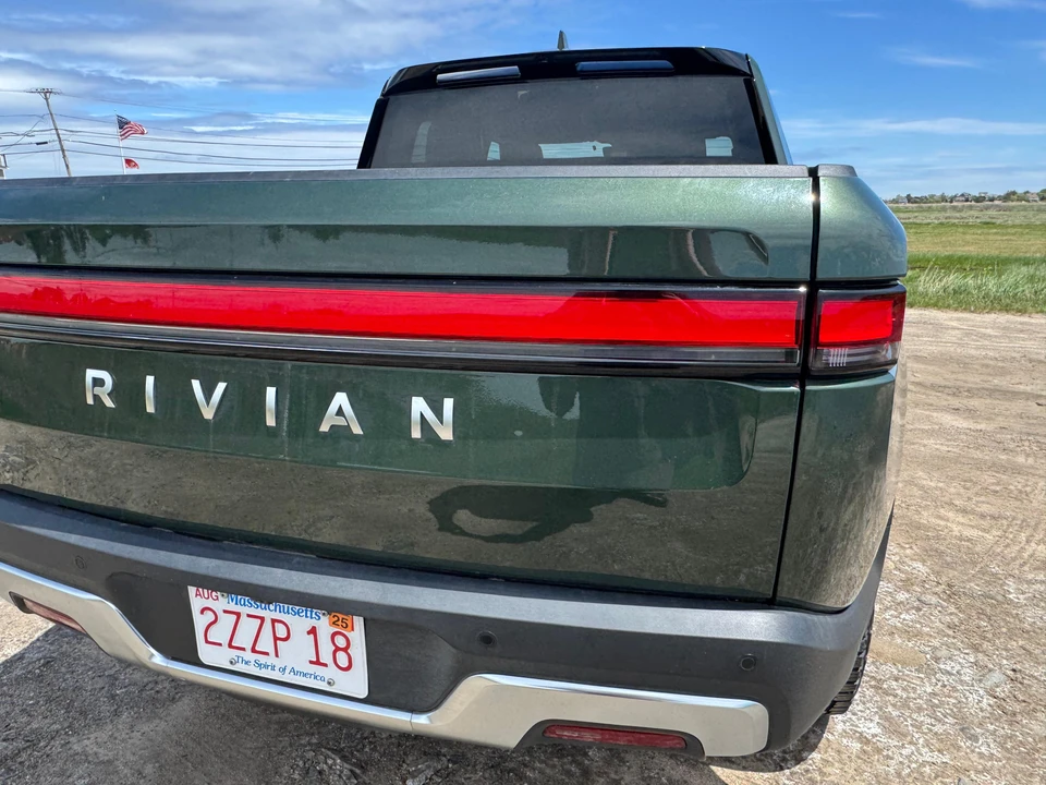 2023 Rivian R1T - Image 28 of 31