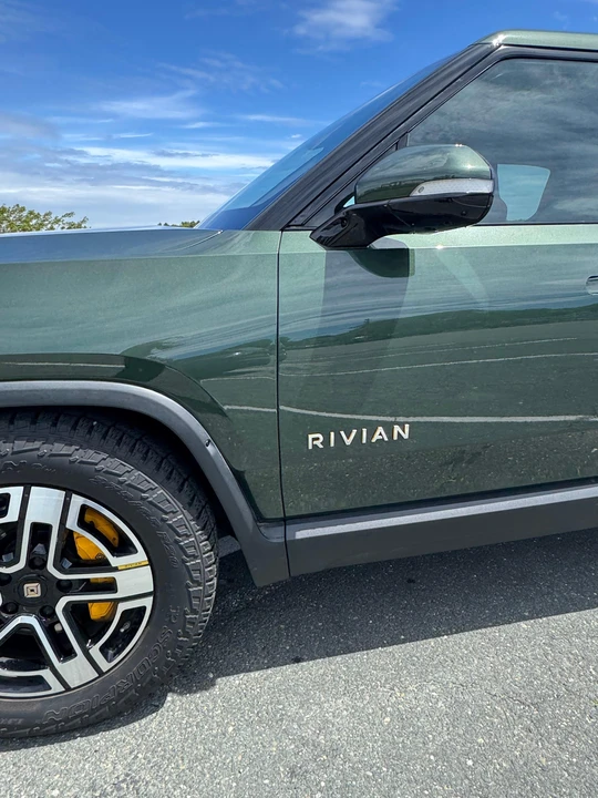 2023 Rivian R1T - Image 18 of 31