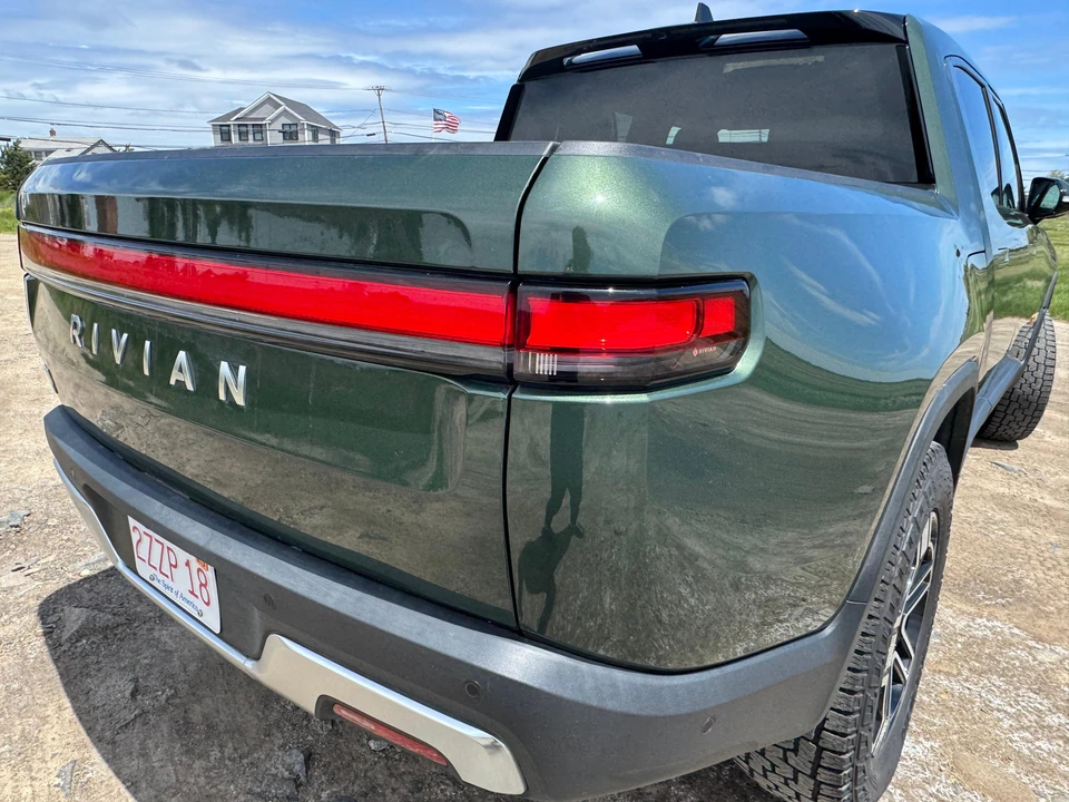2023 Rivian R1T - Image 30 of 31