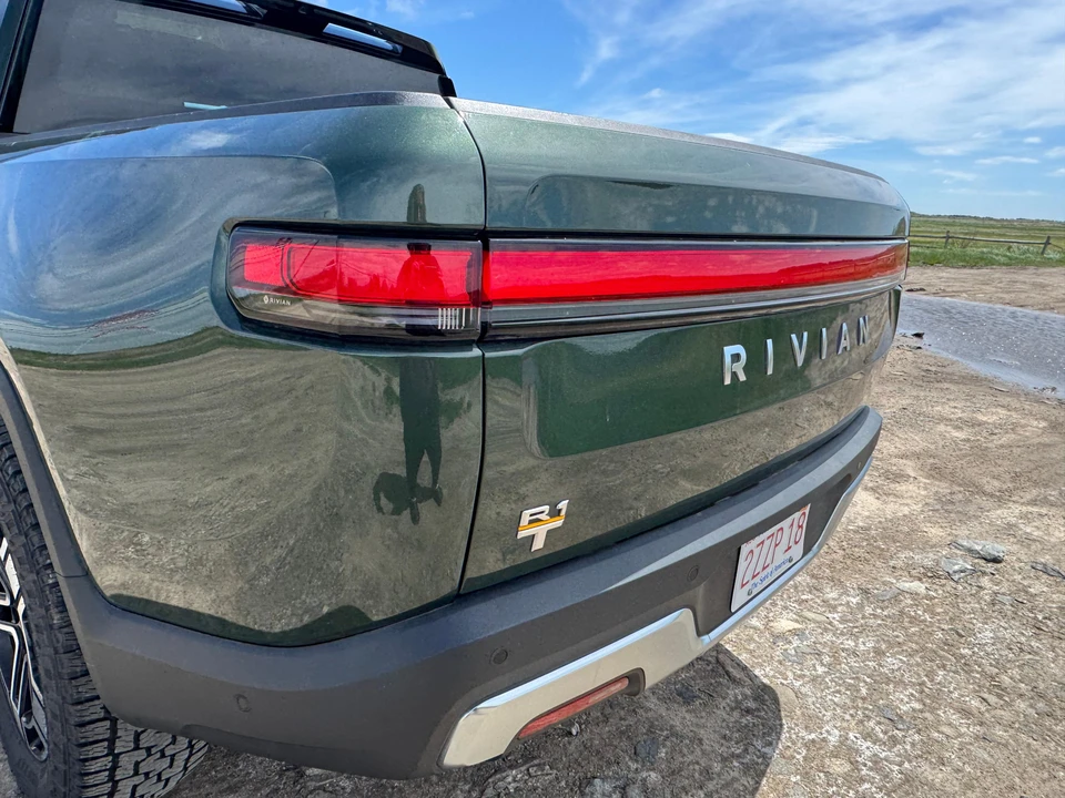 2023 Rivian R1T - Image 22 of 31