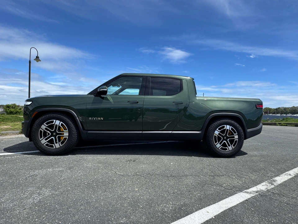 2023 Rivian R1T - Image 7 of 31