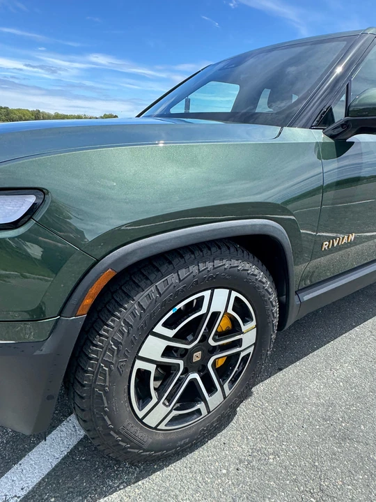 2023 Rivian R1T - Image 16 of 31