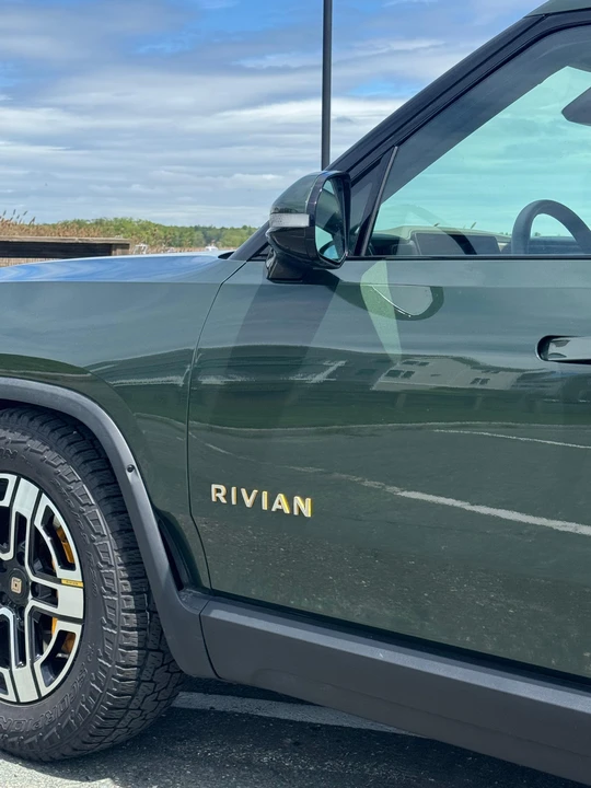2023 Rivian R1T - Image 20 of 31
