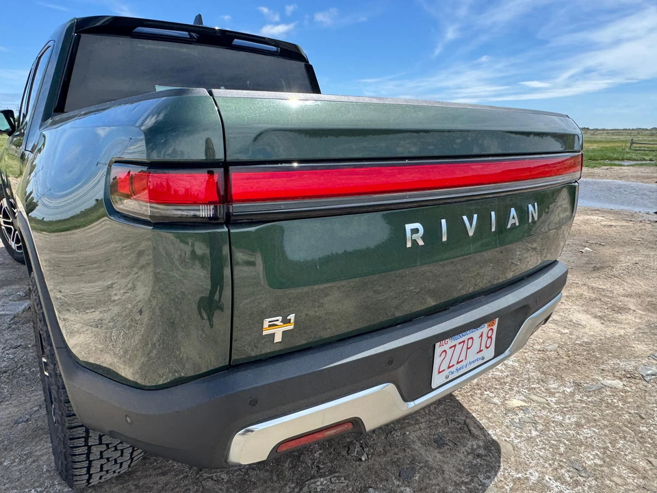 2023 Rivian R1T - Image 23 of 31