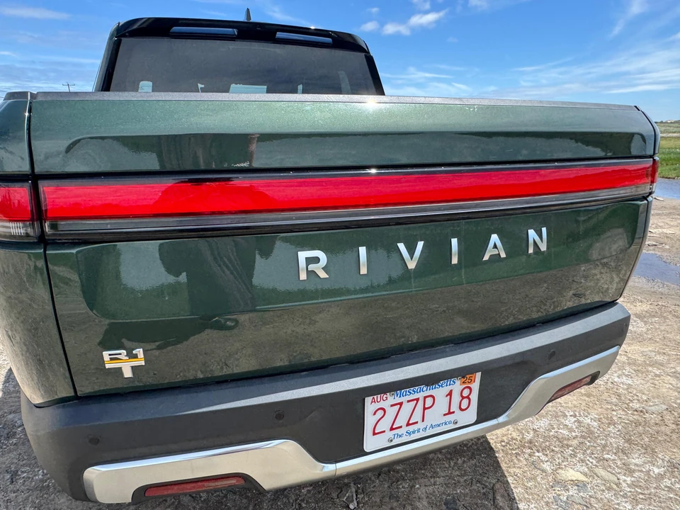 2023 Rivian R1T - Image 24 of 31