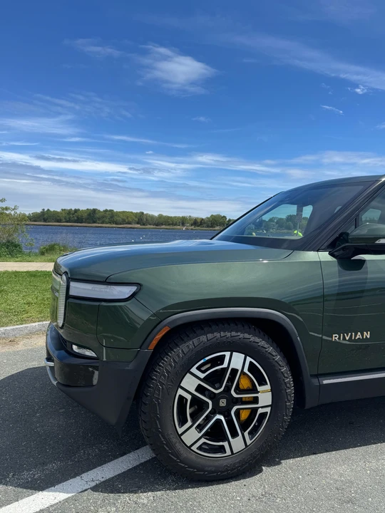 2023 Rivian R1T - Image 14 of 31