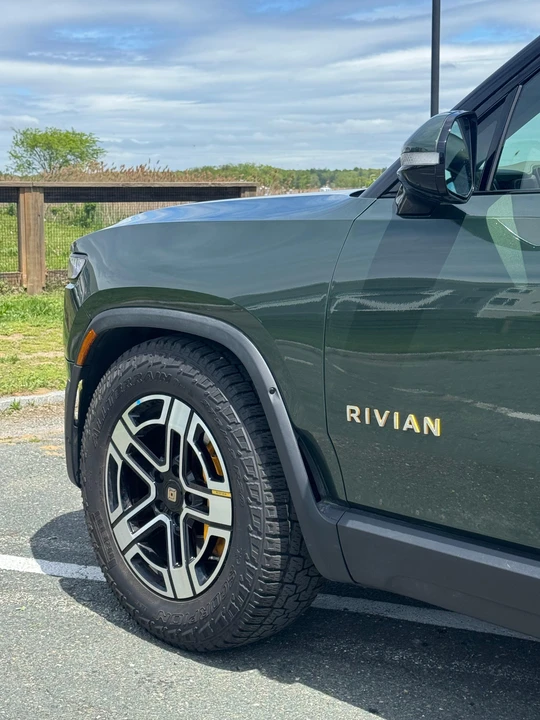 2023 Rivian R1T - Image 19 of 31