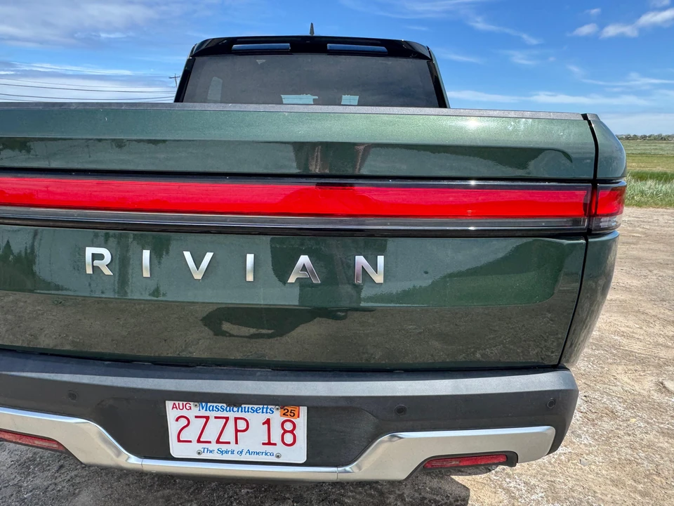 2023 Rivian R1T - Image 27 of 31