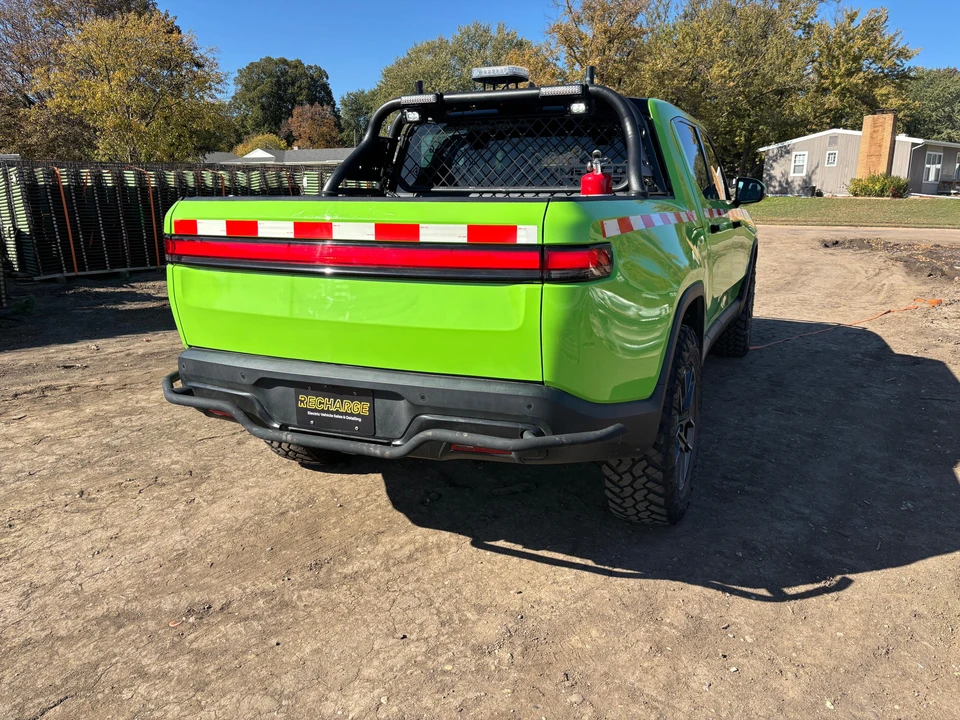 2023 Rivian R1T - Image 12 of 31