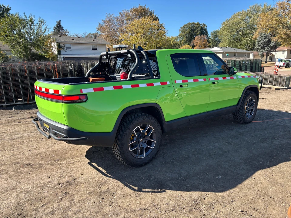 2023 Rivian R1T - Image 15 of 31