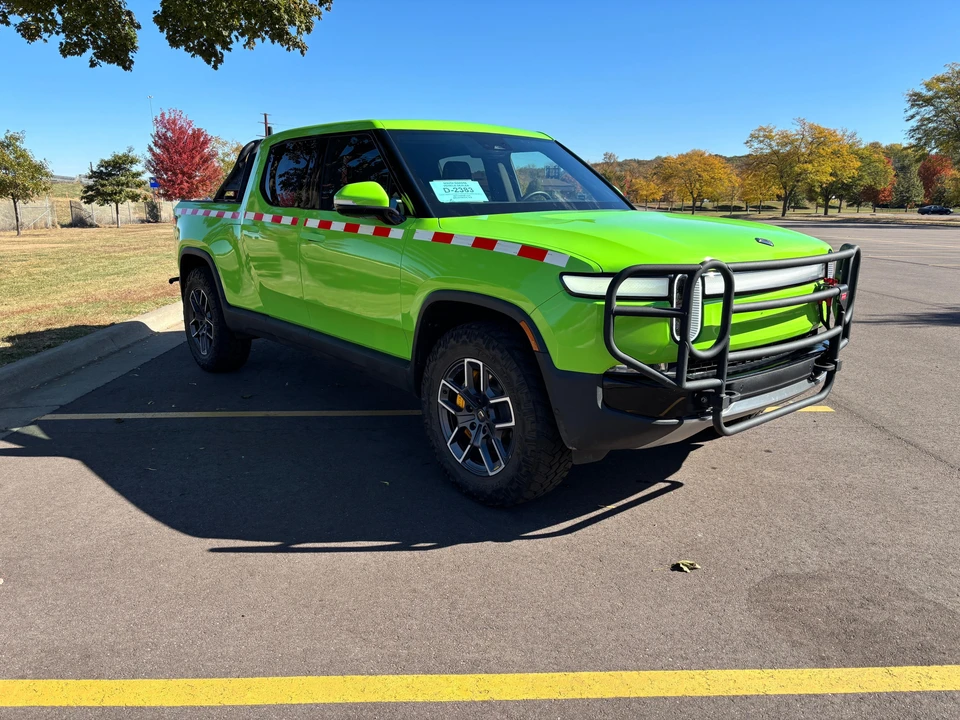 2023 Rivian R1T - Image 18 of 31