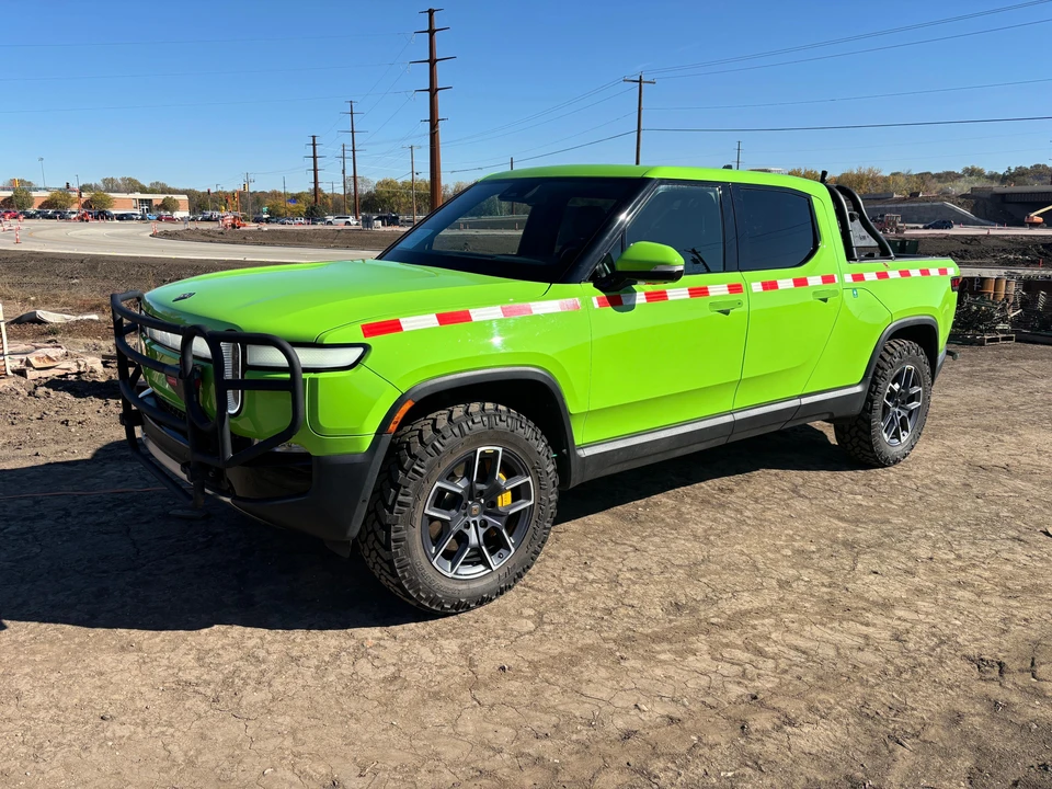 2023 Rivian R1T - Image 8 of 31
