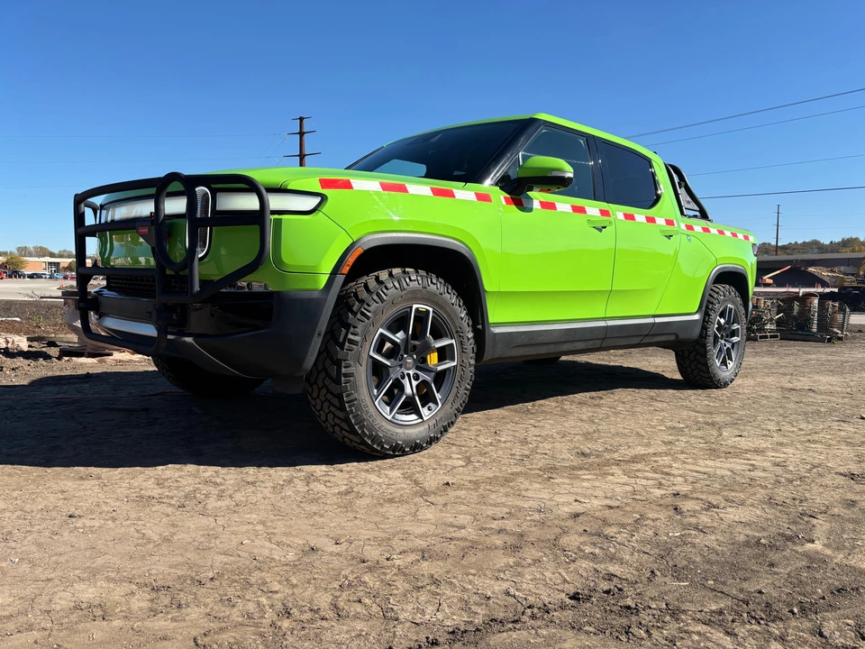 2023 Rivian R1T - Image 7 of 31