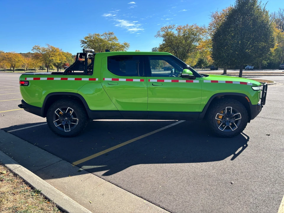 2023 Rivian R1T - Image 16 of 31