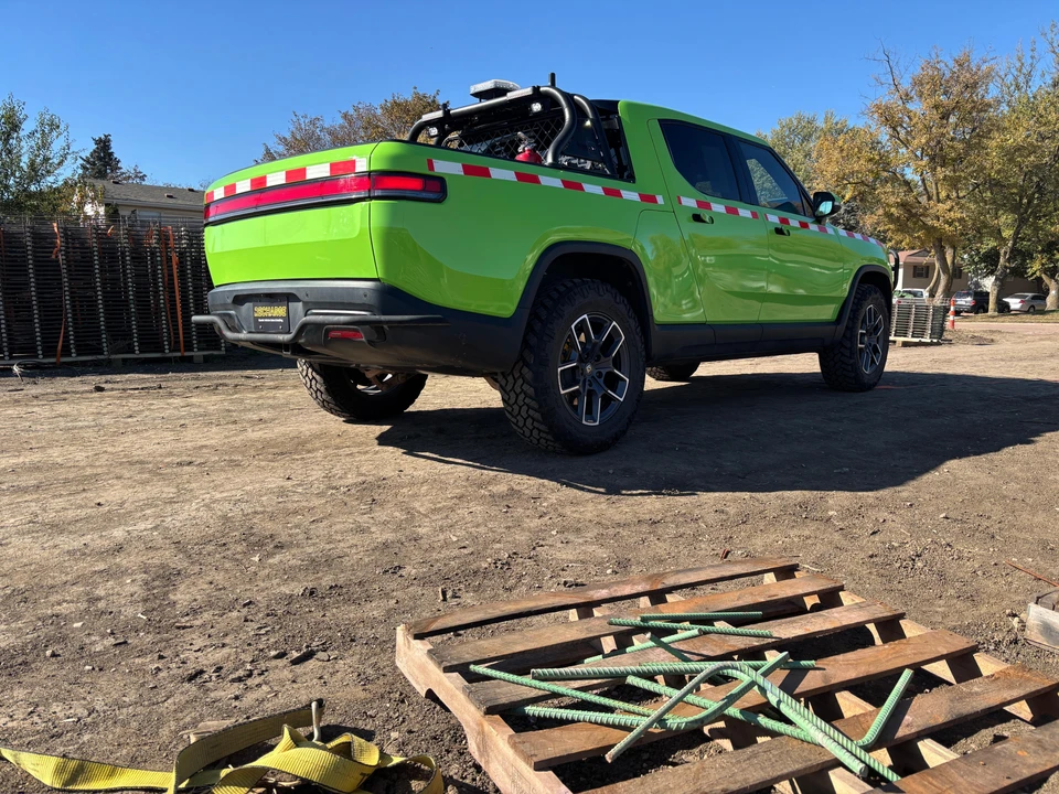 2023 Rivian R1T - Image 13 of 31
