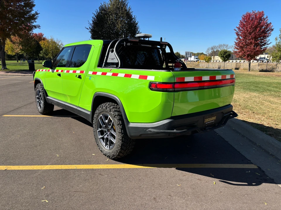2023 Rivian R1T - Image 10 of 31