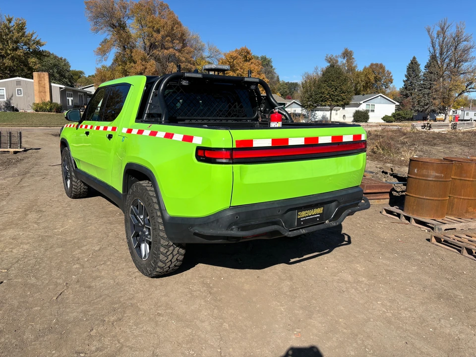 2023 Rivian R1T - Image 11 of 31