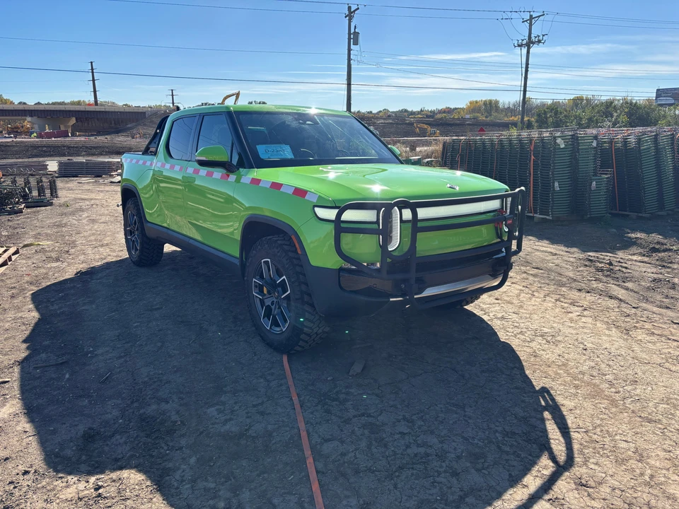 2023 Rivian R1T - Image 19 of 31