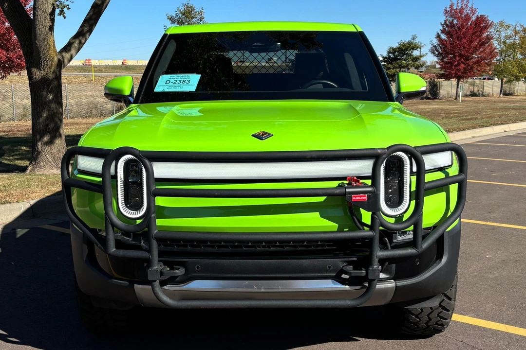 2023 Rivian R1T - Image 2 of 31