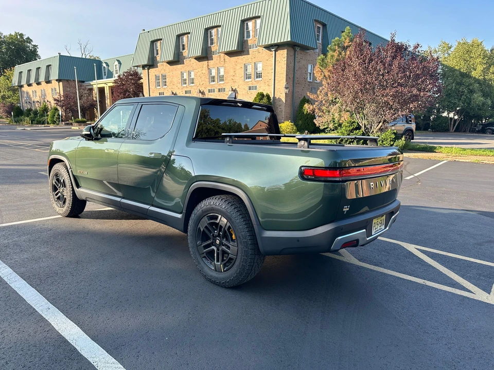 2023 Rivian R1T - Image 14 of 31