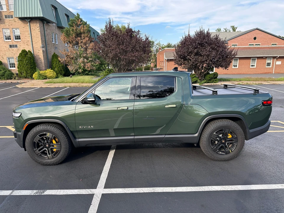 2023 Rivian R1T - Image 12 of 31