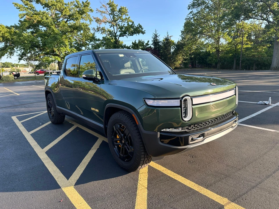 2023 Rivian R1T - Image 24 of 31