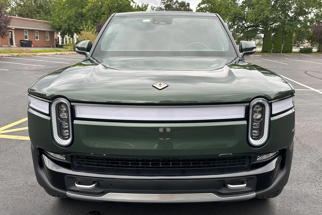 2023 Rivian R1T - Image 2 of 31