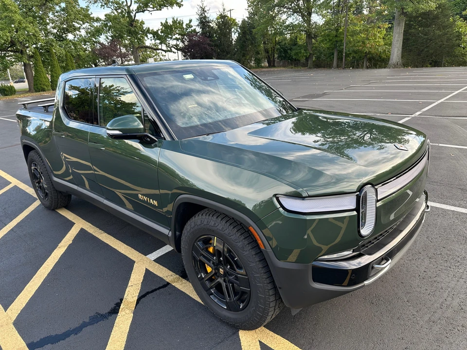 2023 Rivian R1T - Image 23 of 31