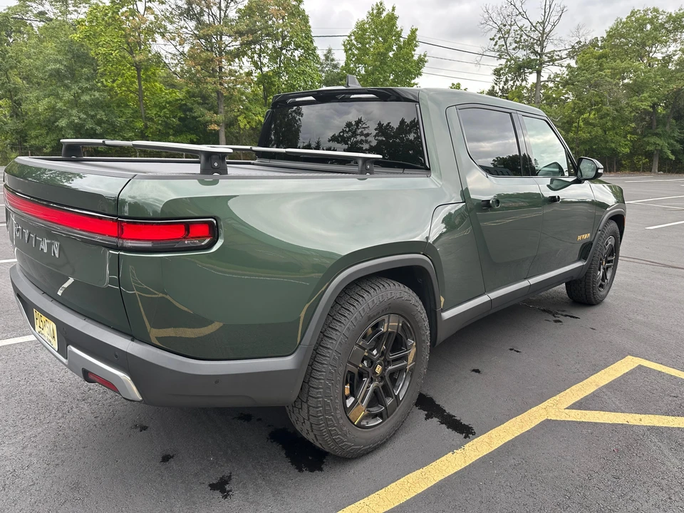 2023 Rivian R1T - Image 18 of 31