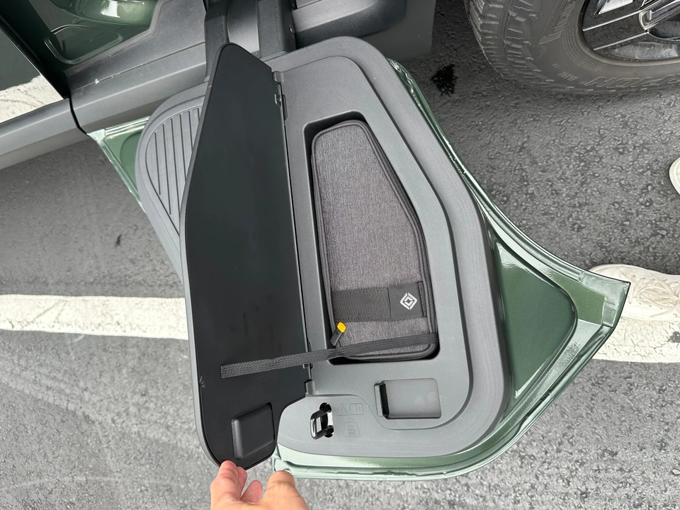 2023 Rivian R1T - Image 27 of 31
