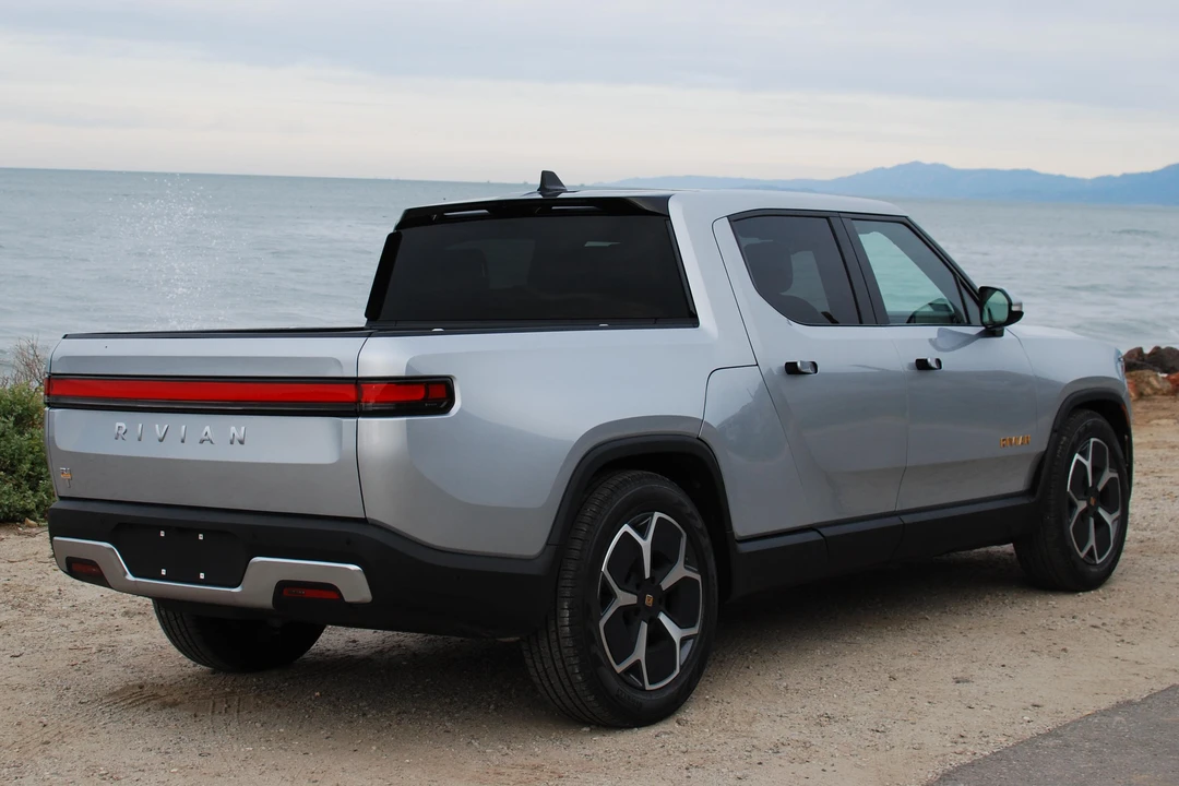 2023 Rivian R1T - Image 4 of 19