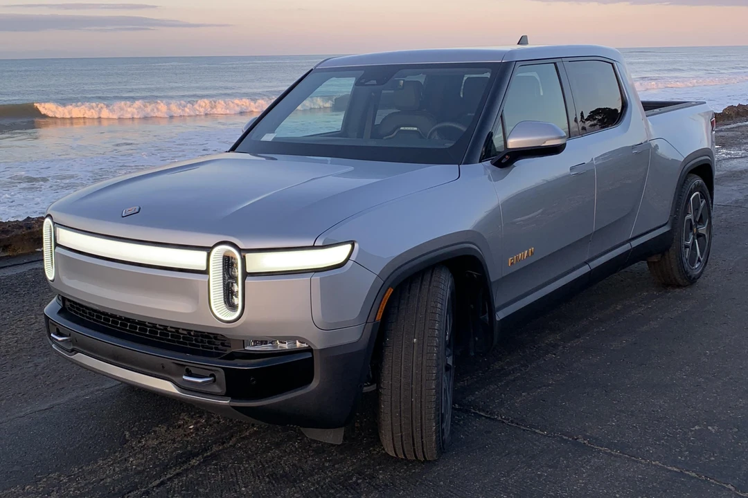 2023 Rivian R1T - Image 10 of 19