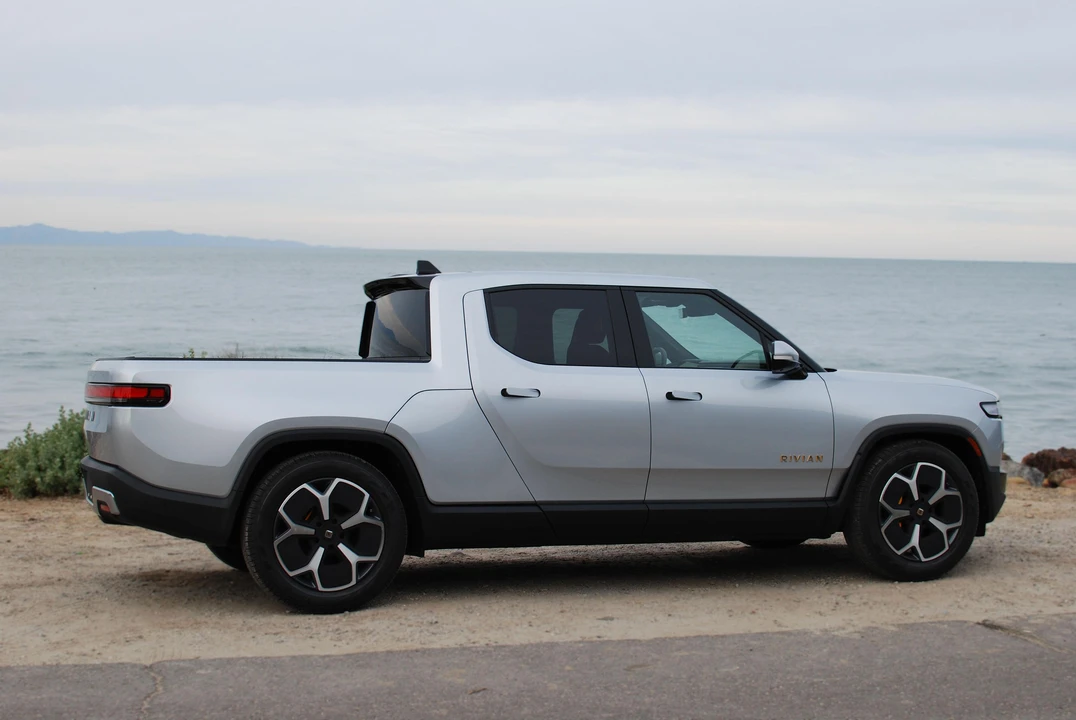 2023 Rivian R1T - Image 16 of 19