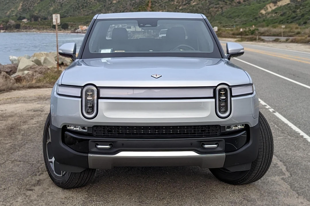 2023 Rivian R1T - Image 2 of 19