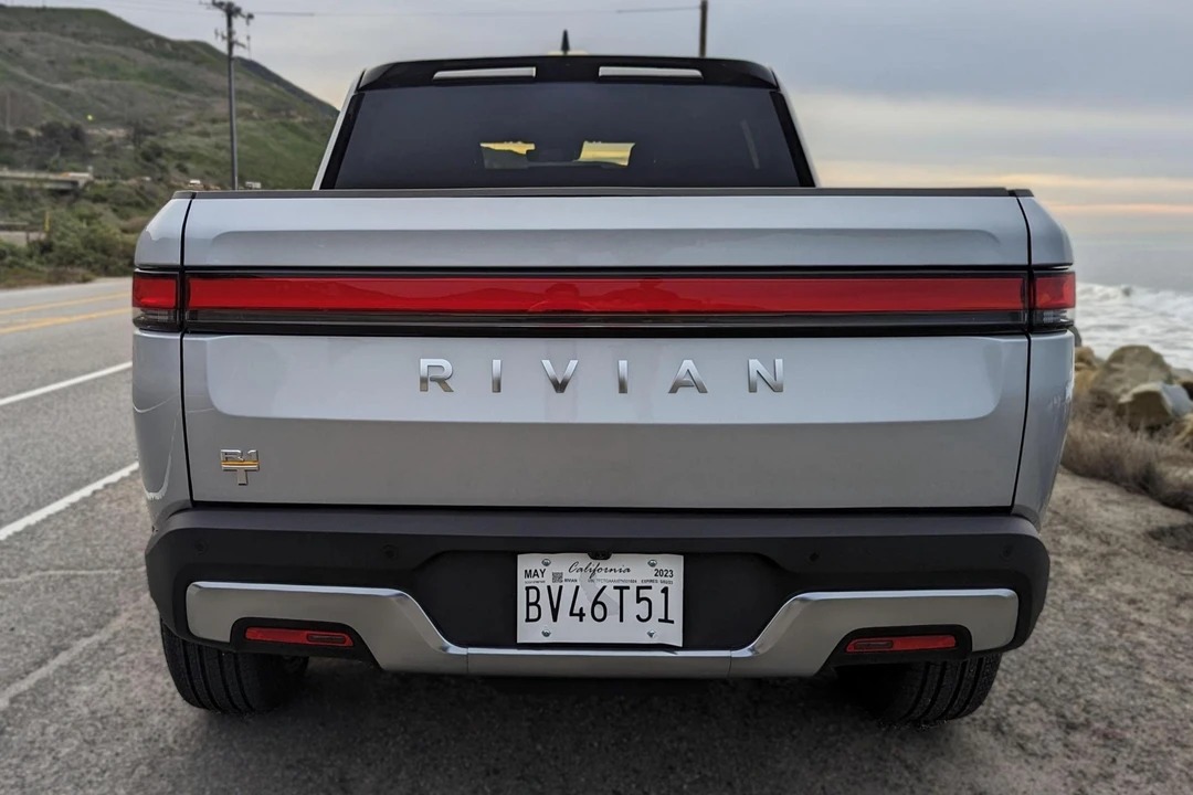 2023 Rivian R1T - Image 5 of 19