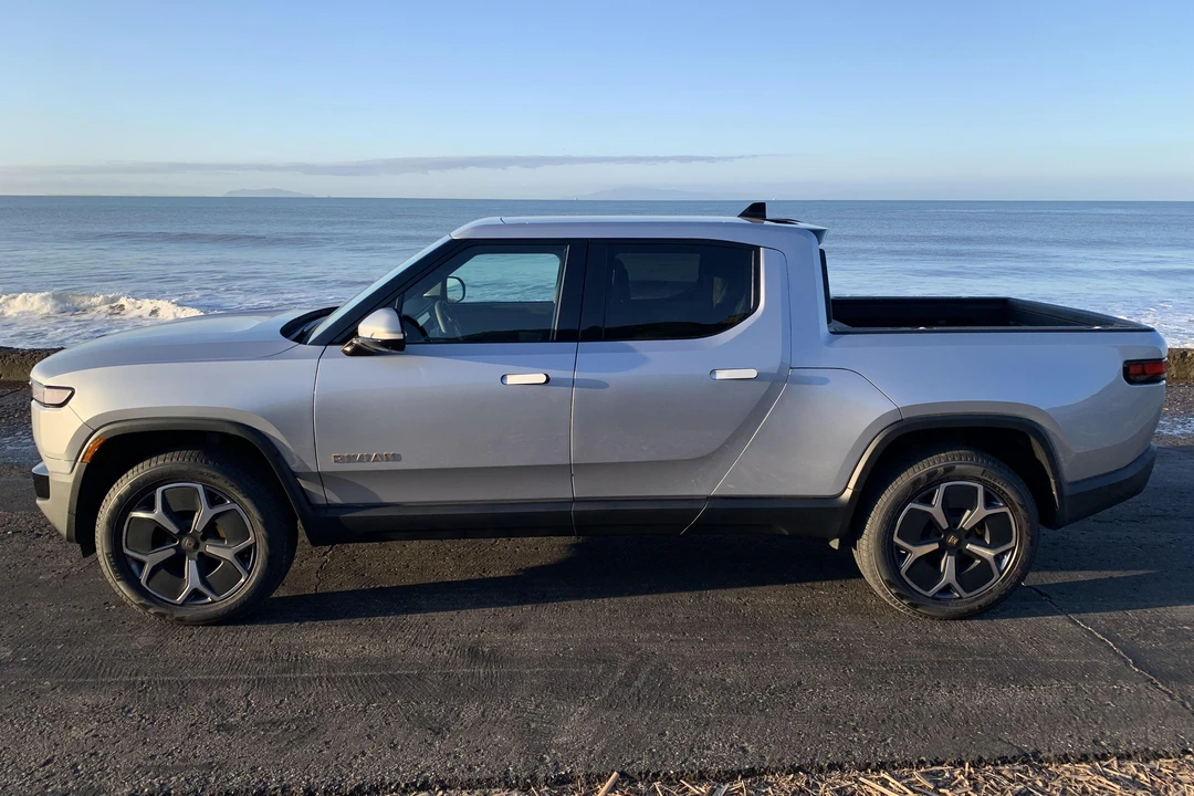 2023 Rivian R1T - Image 3 of 19