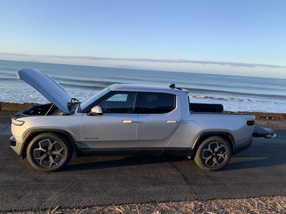 2023 Rivian R1T - Image 12 of 19