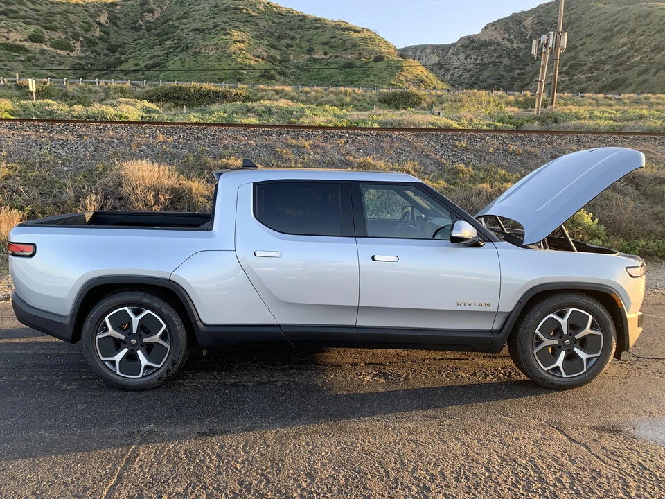 2023 Rivian R1T - Image 17 of 19