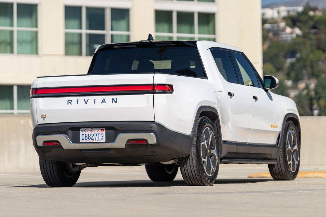 2023 Rivian R1T - Image 7 of 31