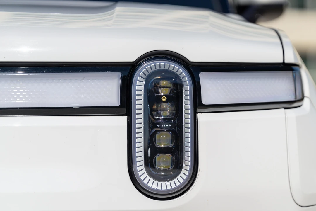 2023 Rivian R1T - Image 12 of 31