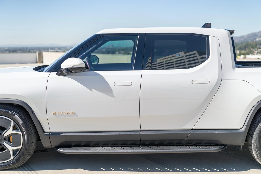 2023 Rivian R1T - Image 16 of 31