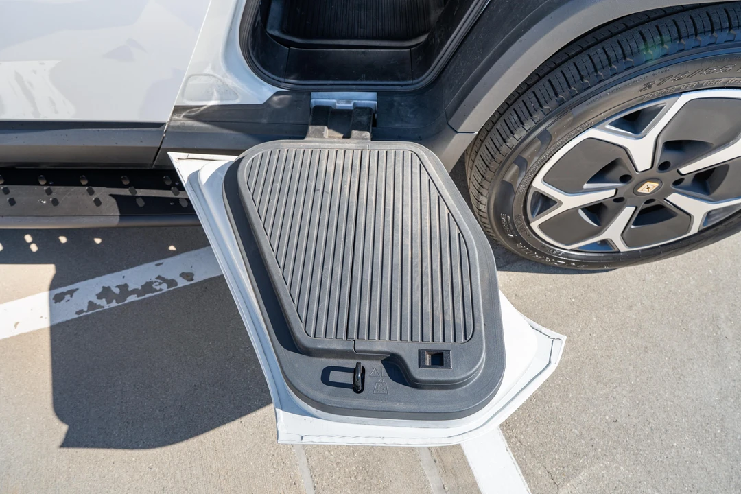 2023 Rivian R1T - Image 21 of 31