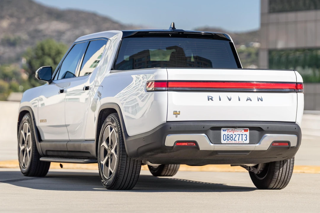2023 Rivian R1T - Image 4 of 31