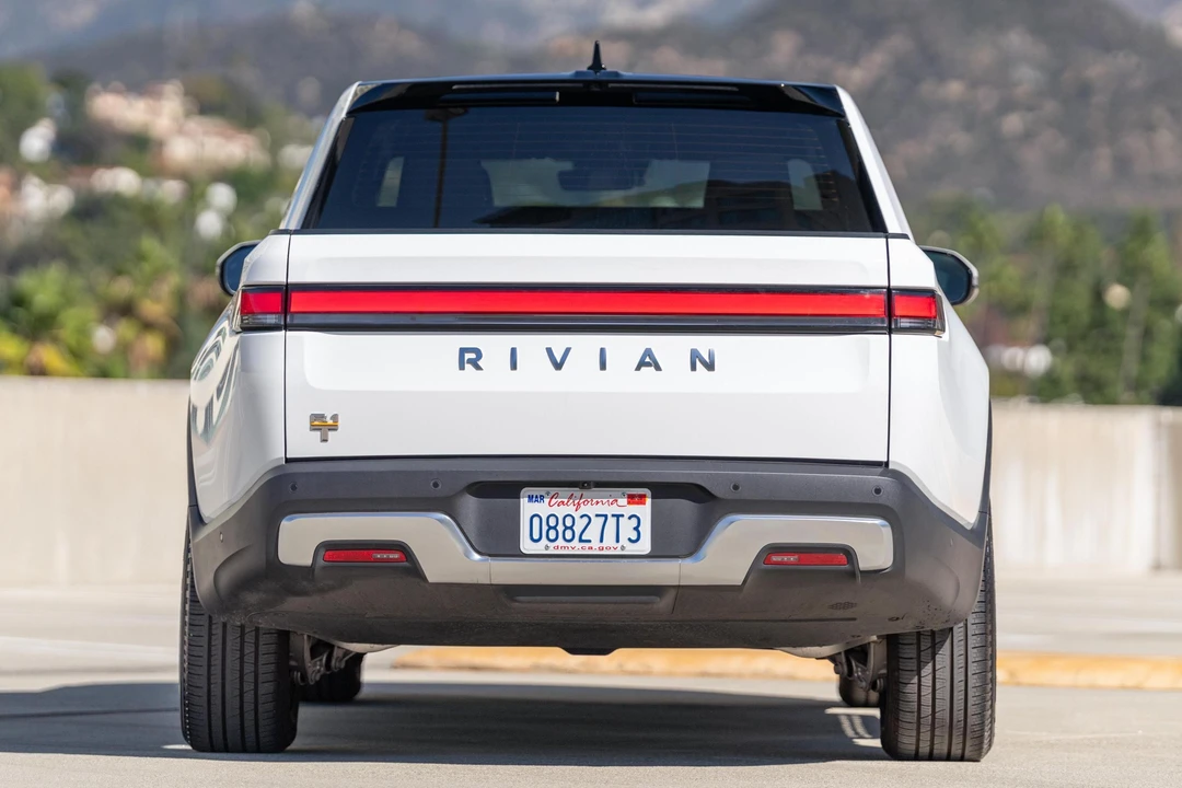 2023 Rivian R1T - Image 5 of 31